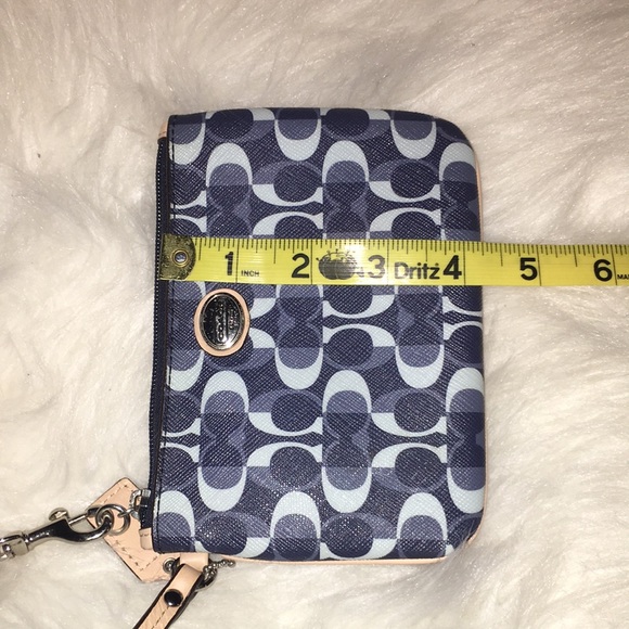 Coach wristlet - Picture 4 of 5